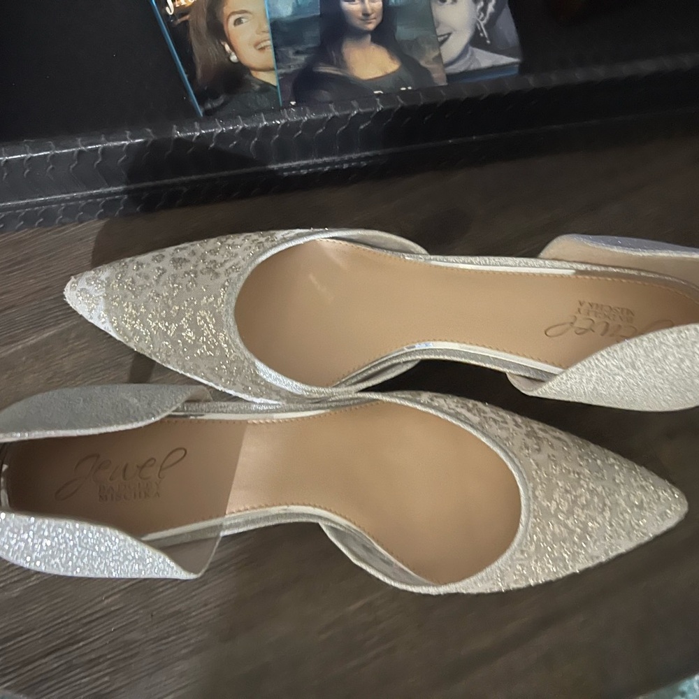 Elegant Silver Glitter Women's Shoes - Picture 4 of 6